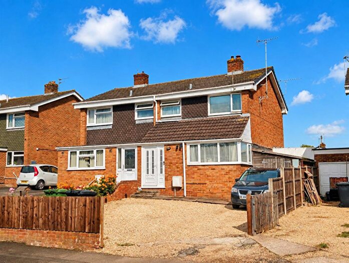 3 Bedroom Semi-Detached House For Sale In Lakeside Drive, Lydney, GL15