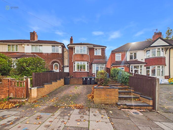 3 Bedroom Detached House For Sale In Warren Hill Road, Birmingham, B44