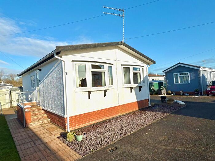 2 Bedroom Mobile/park Home For Sale In Beach Farm Park, Arbor Lane, Pakefield, Lowestoft, Suffolk, NR33