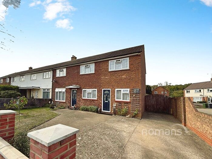 4 Bedroom End Of Terrace House For Sale In Mitcham Road, Camberley, Surrey, GU15