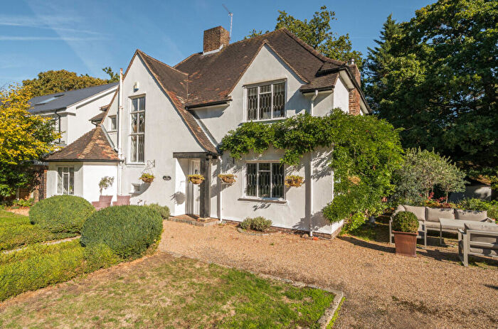 4 Bedroom Detached House For Sale In Oakwood Close, Chislehurst, Kent, BR7