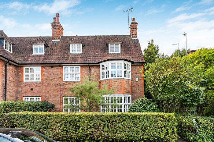 4 Bedroom Semi-Detached House For Sale In Corringham Road, Hampstead Garden Suburb, NW11