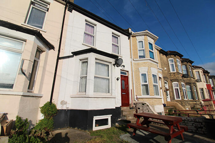 3 Bedroom Terraced House To Rent In Luton Road, Chatham, Kent, ME4