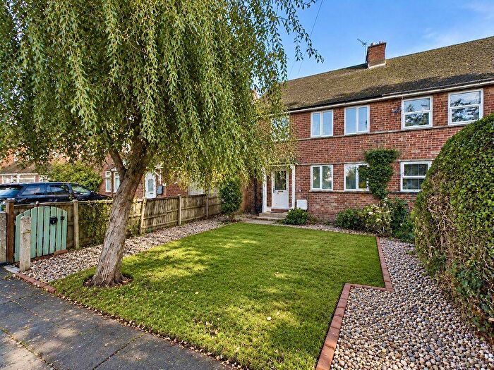 3 Bedroom Semi-Detached House For Sale In St. Lawrence Road, Gloucester, GL4