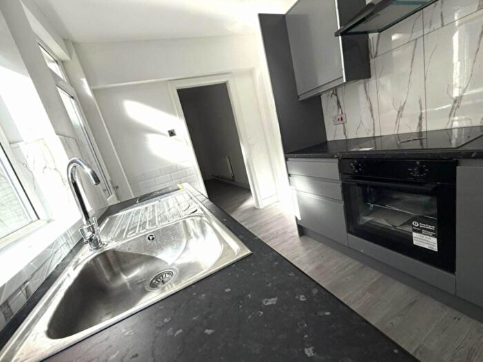 2 Bedroom Semi-Detached House To Rent In Boslover Street, Mansfield, NG18