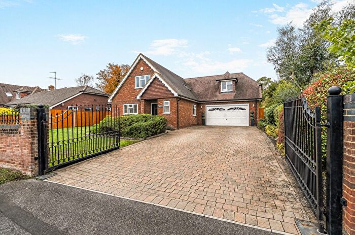 4 Bedroom Detached House For Sale In Fairway Avenue, Tilehurst, Reading, RG30