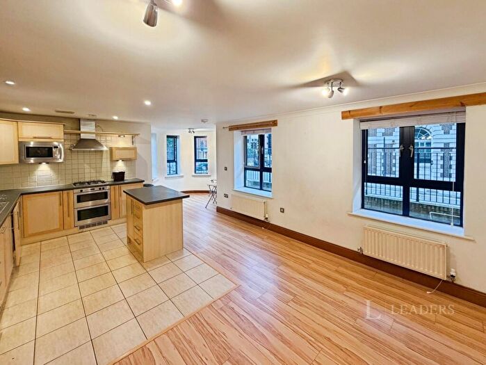 3 Bedroom Flat To Rent In Canute Road, Southampton, Hampshire, SO14