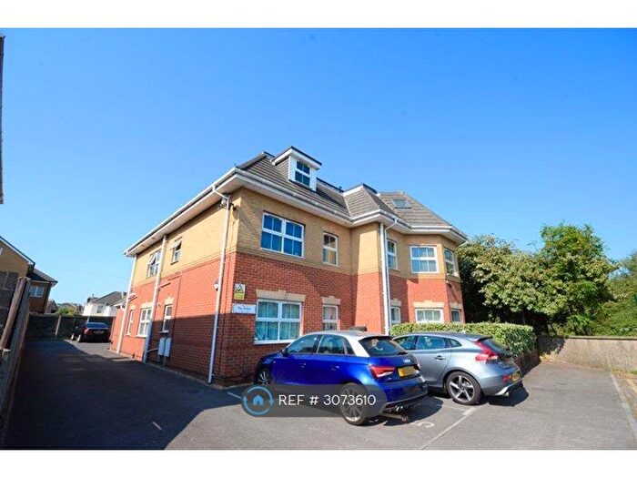 2 Bedroom Flat To Rent In The Avons, Bournemouth, BH8
