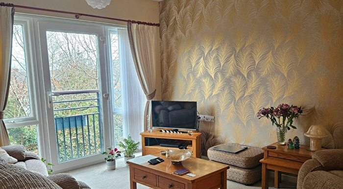 2 Bedroom Flat For Sale In East Road, Middlewich, CW10