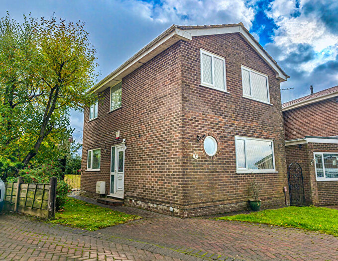 3 Bedroom Detached House For Sale In Causewood Close, Moorside, Oldham, OL4