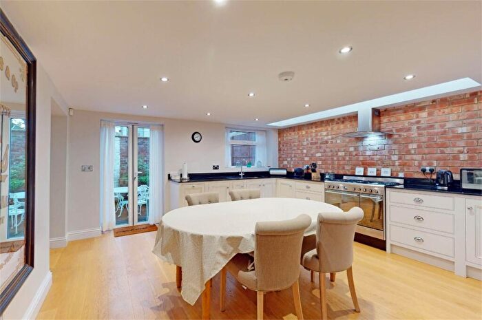 2 Bedroom Apartment To Rent In Painswick Road, Leckhampton, Cheltenham, GL50