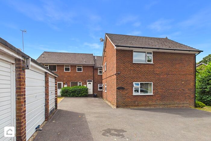 2 Bedroom Flat For Sale In Horsham Road, Dorking, Surrey, RH4