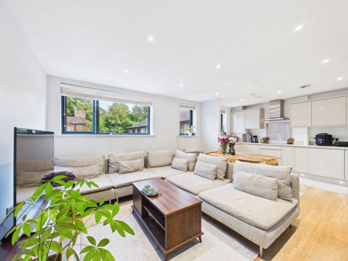 2 Bedroom Flat For Sale In Brookfield Road, Wooburn Green, High Wycombe, Buckinghamshire, HP10