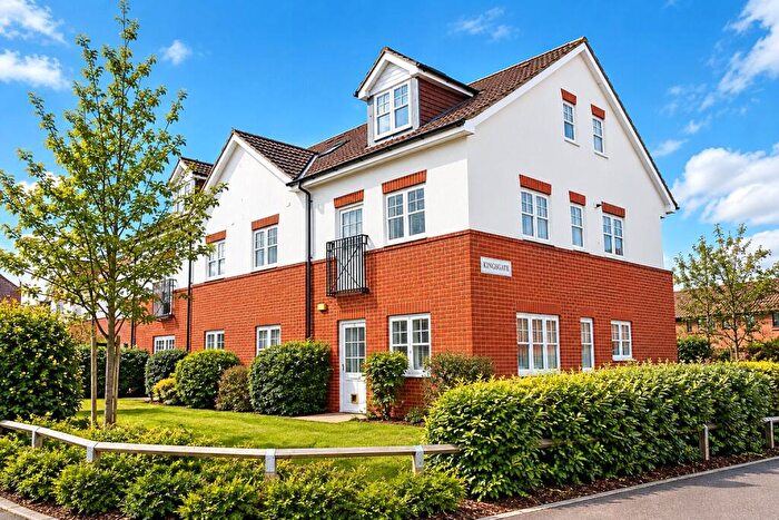 2 Bedroom Flat For Sale In Kingsway, Woking, Surrey, GU21