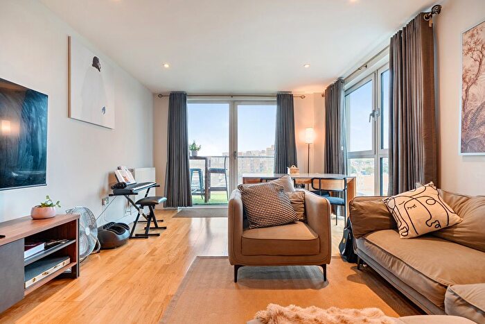 3 Bedroom Flat For Sale In Merryweather Place, London, SE10