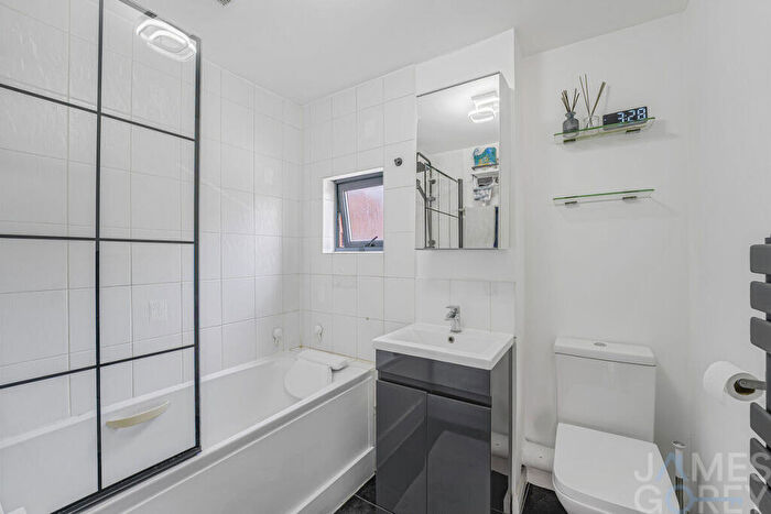 1 Bedroom Apartment For Sale In Thames Reach, London, SE28
