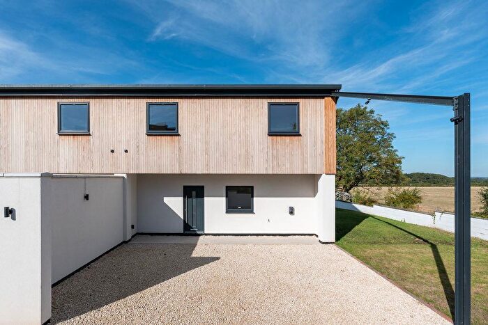 4 Bedroom Barn Conversion For Sale In Banbury Road, Leamington Spa, CV33