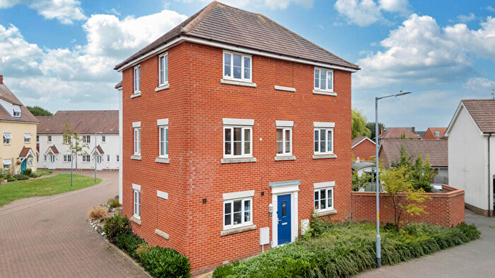 4 Bedroom Semi-Detached House For Sale In Clematis Way, Norfolk, NR18