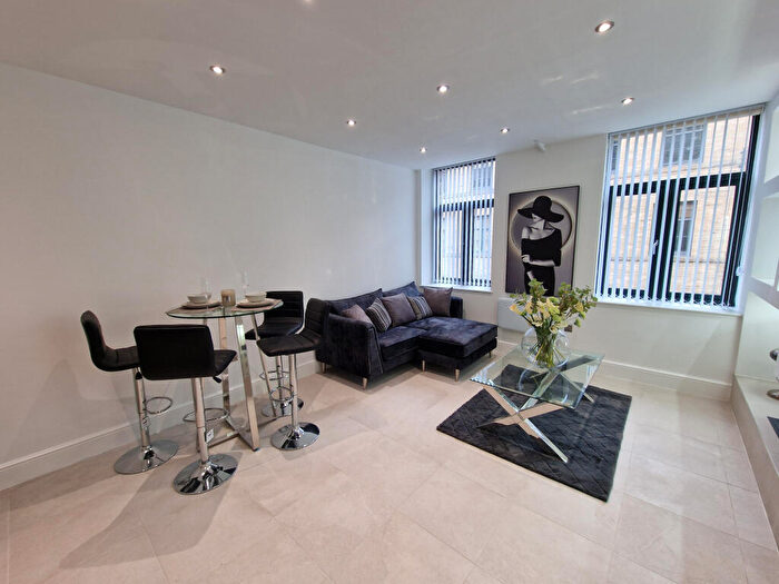 1 Bedroom Apartment To Rent In - Mill Street, Bradford, West Yorkshire, BD1