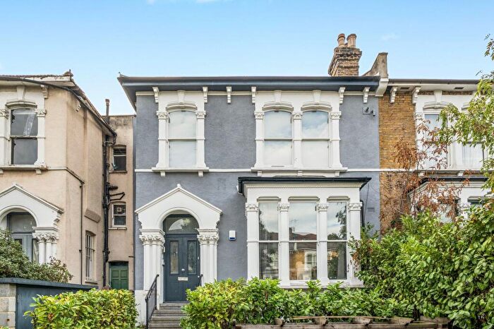 2 Bedroom Flat For Sale In Evering Road, London, E5