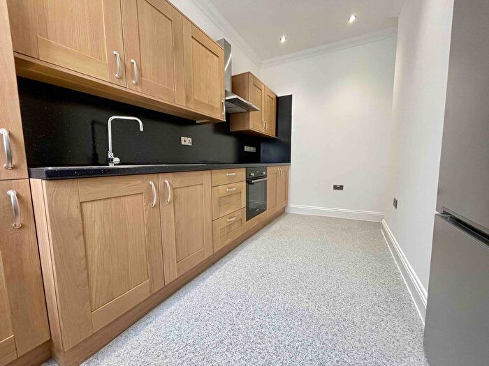 3 Bedroom Flat To Rent In Tower Hamlets Road, E7