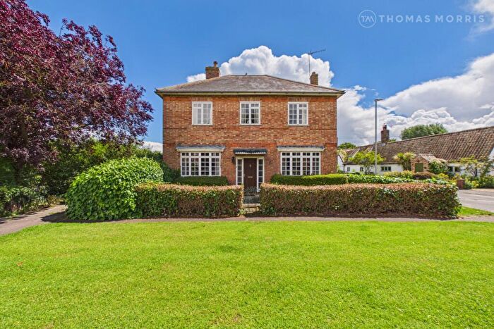 4 Bedroom Detached House For Sale In Glatton Road, Sawtry, Huntingdon, Cambridgeshire, PE28
