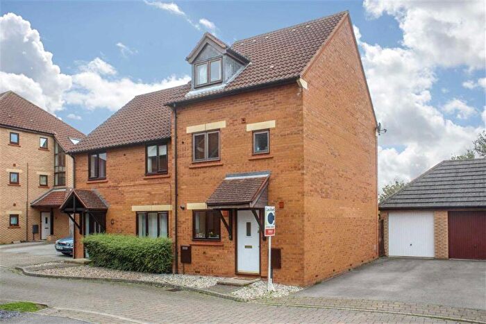 4 Bedroom Semi-Detached House For Sale In Langport Crescent, Oakhill, Milton Keynes, MK5