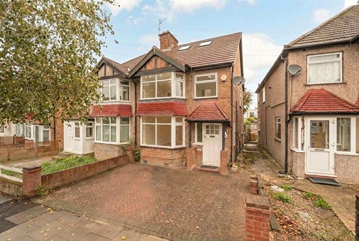4 Bedroom Property For Sale In Mayfield Gardens, Hanwell, W7