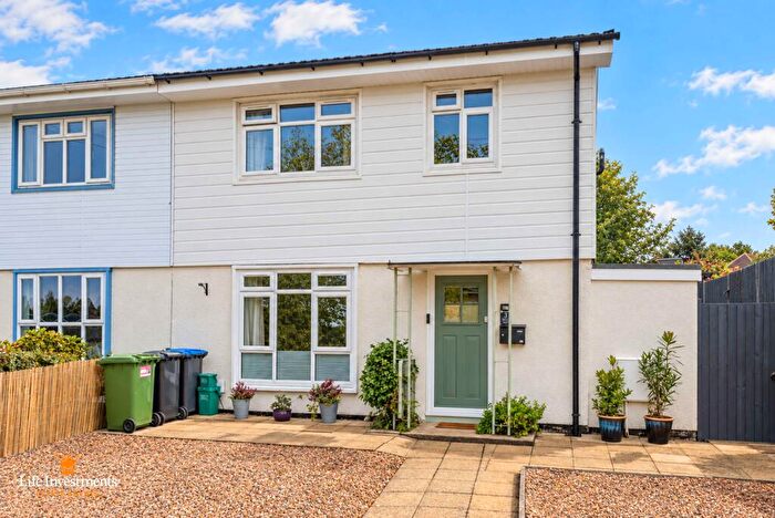 3 Bedroom Semi-Detached House For Sale In Saunton Road, Overslade, Rugby, Warwickshire, CV22