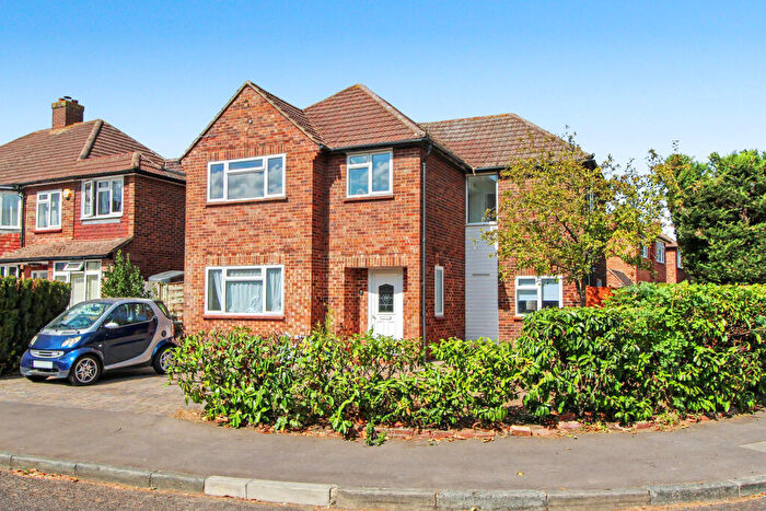 4 Bedroom Detached House To Rent In Havers Avenue, Hersham, Walton-on-thames, Surrey, KT12