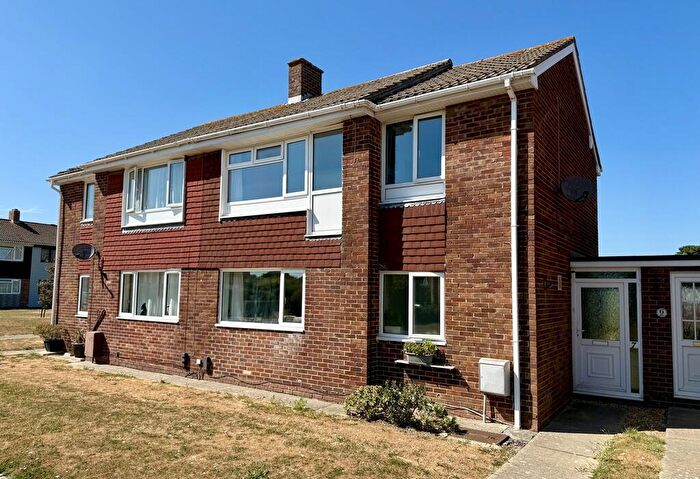 3 Bedroom Semi-Detached House For Sale In Puffin Gardens, Peel Common, PO13