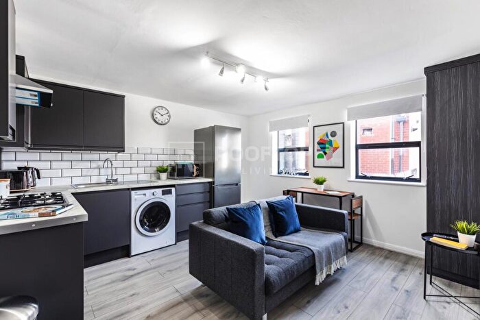 2 Bedroom Flat To Rent In Queens Road, Leeds, LS6