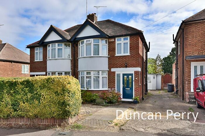 3 Bedroom Semi-Detached House For Sale In Mimms Hall Road, Potters Bar, EN6