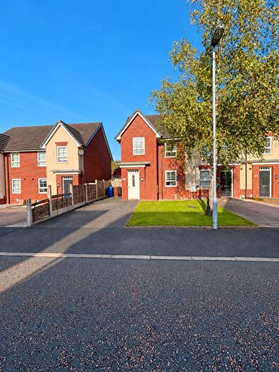 3 Bedroom Mews For Sale In Rayleigh Close, Radcliffe, Manchester, M26