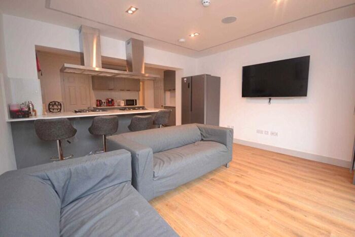 6 Bedroom Terraced House To Rent In Southampton Street, Reading, RG1