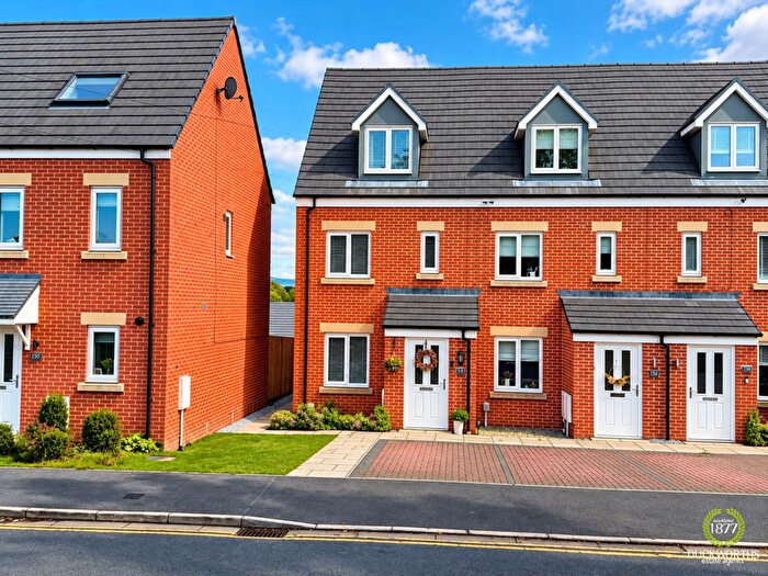 3 Bedroom Town House For Sale In Thwaites Road, Oswaldtwistle, BB5