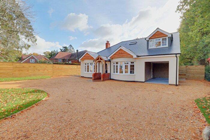 4 Bedroom Chalet For Sale In Uplands Road, Denmead, PO7