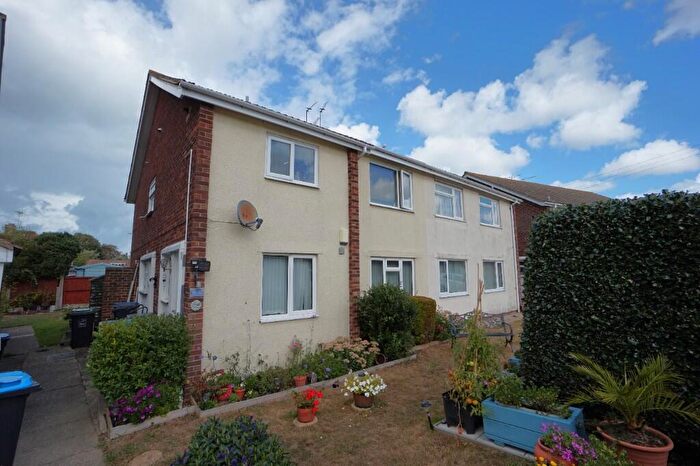 2 Bedroom Flat For Sale In Woodford Court, Birchington, Kent, CT7
