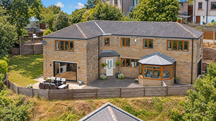5 Bedroom Detached House For Sale In Tenterfield Grange, Tenterfield Rise, Halifax, HX3