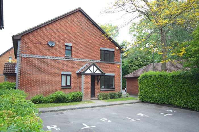 1 Bedroom Terraced House To Rent In Oriental Road, Woking, GU22