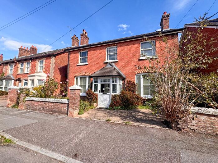3 Bedroom Detached House For Sale In Grove Road, Wimborne, BH21