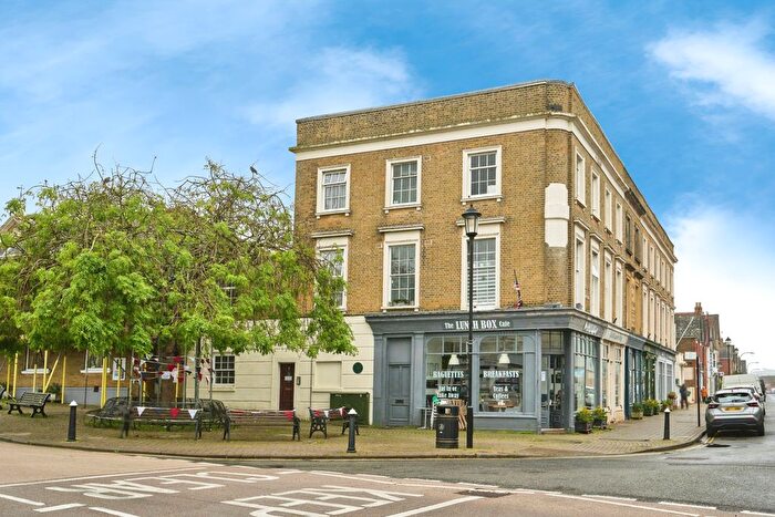 1 Bedroom Flat To Rent In Clarence Road, PO32