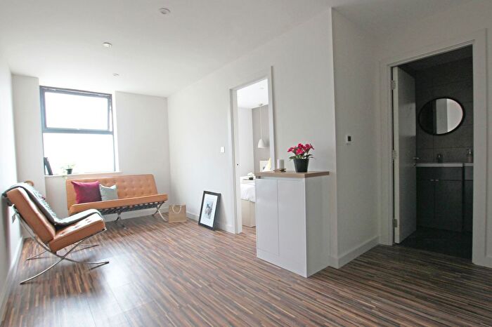 1 Bedroom Flat To Rent In Chester Road, Manchester, M16