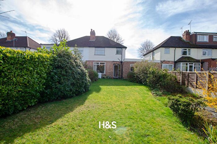 3 Bedroom Semi-Detached House To Rent In Stanway Road, Shirley, B90