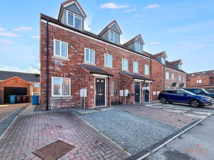 3 Bedroom End Of Terrace House For Sale In Bounty Drive, Kingswood, Hull, HU7
