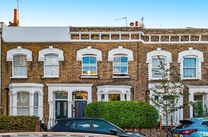 2 Bedroom Flat For Sale In Palatine Road, London, N16