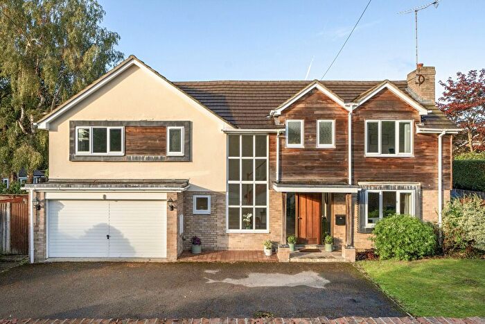 5 Bedroom Detached House For Sale In Spring Close, Upper Basildon, Reading, Berkshire, RG8