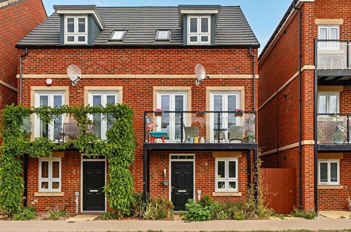 4 Bedroom Semi-Detached House For Sale In Primus End, Newbury, Berkshire, RG14