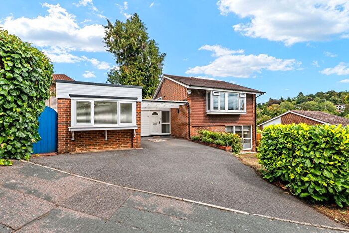 4 Bedroom Detached House For Sale In Dunedin Drive, Caterham, CR3