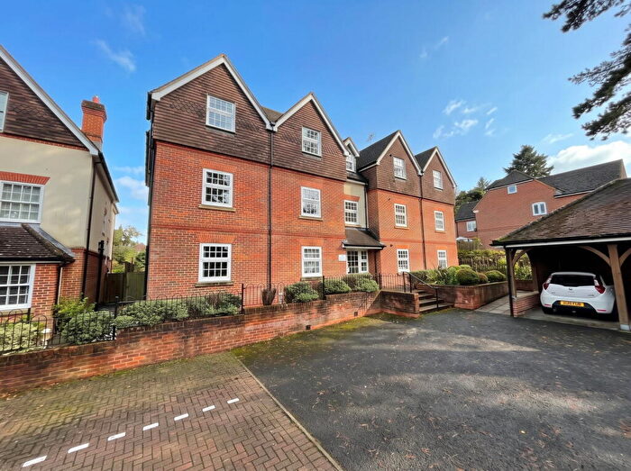 2 Bedroom Flat To Rent In Kingsland House Newbury, RG14